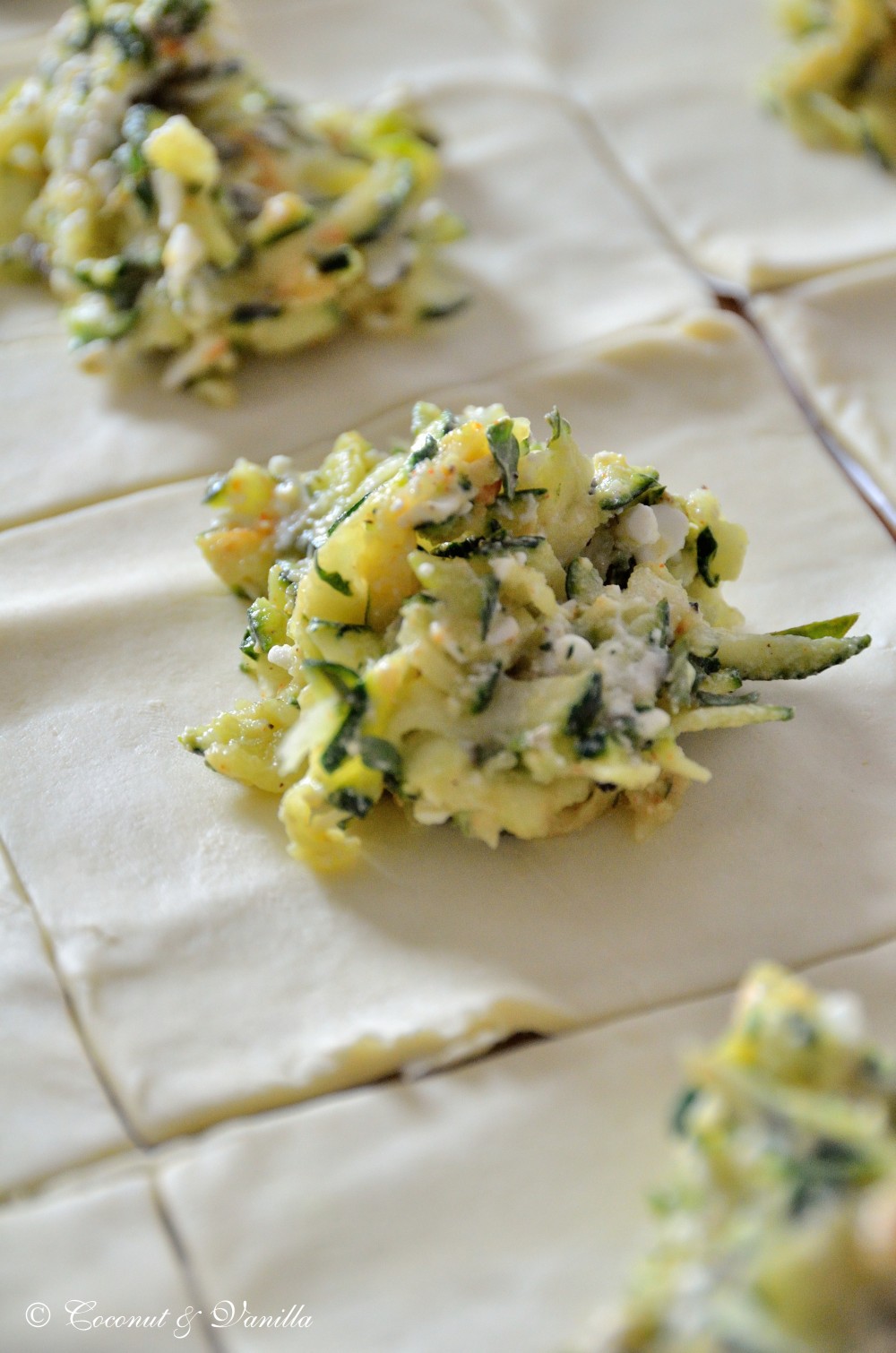 Blätterteigtaschen mit Zucchini und Feta