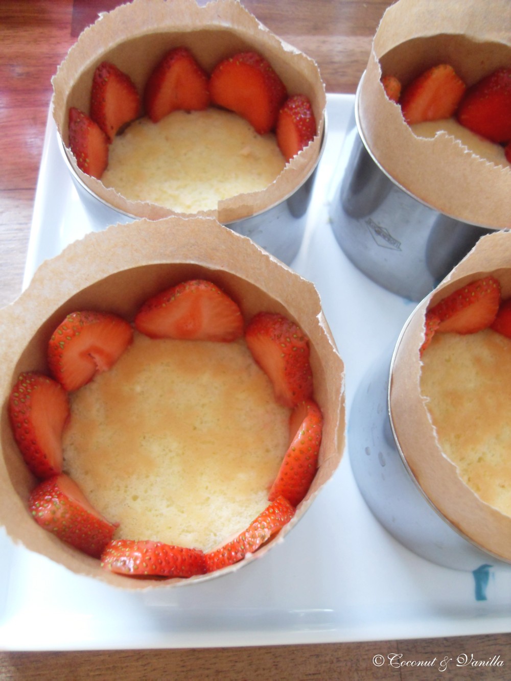 Erdbeertörtchen mit Joghurt-Limetten-Mousse