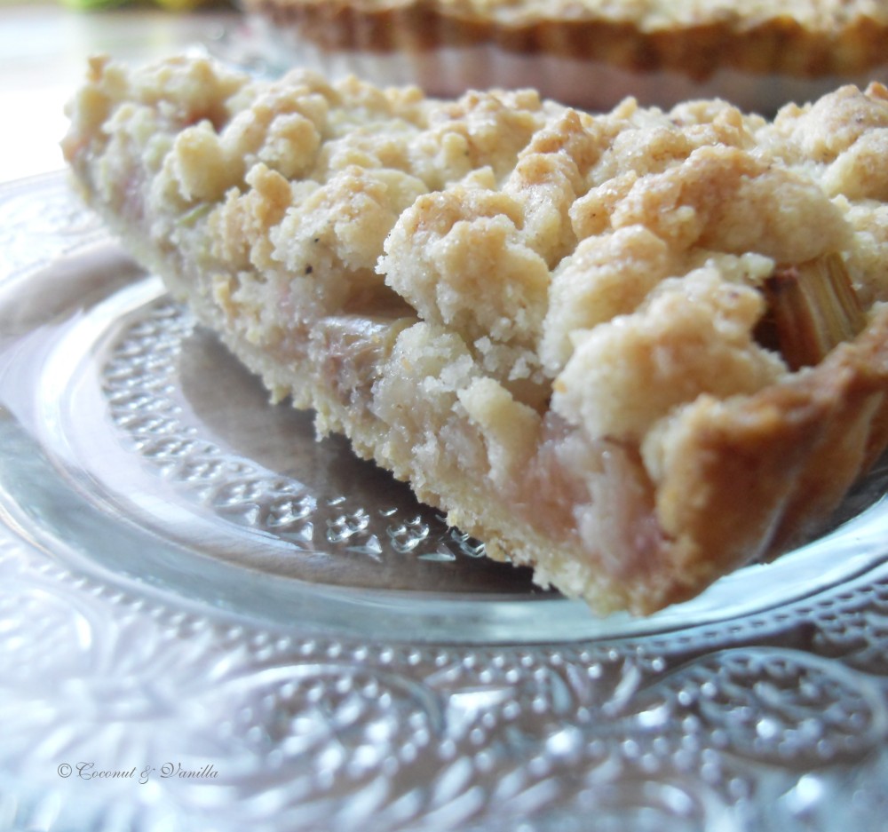 Rhabarber Streusel Tarte | Coconut &amp; Vanilla