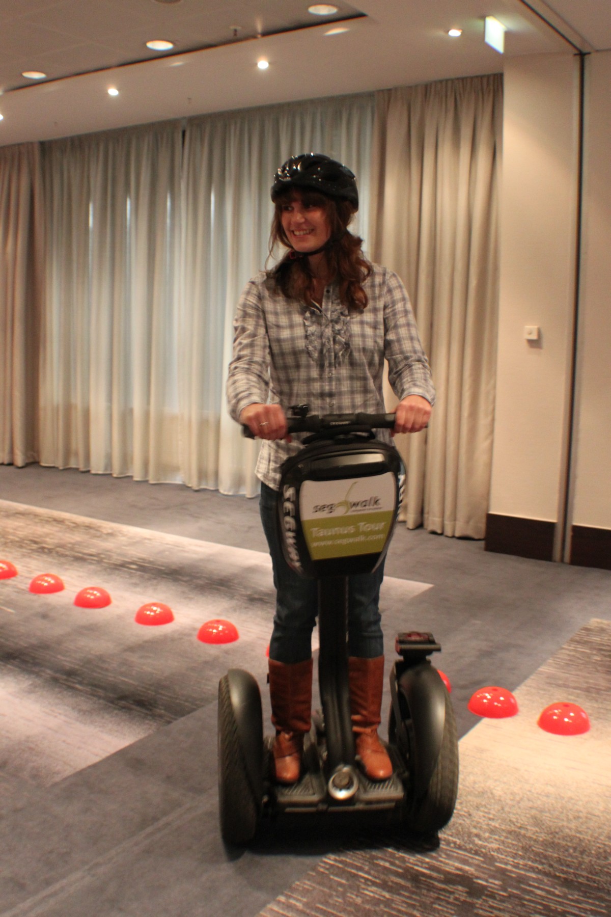 Lena auf dem Segway