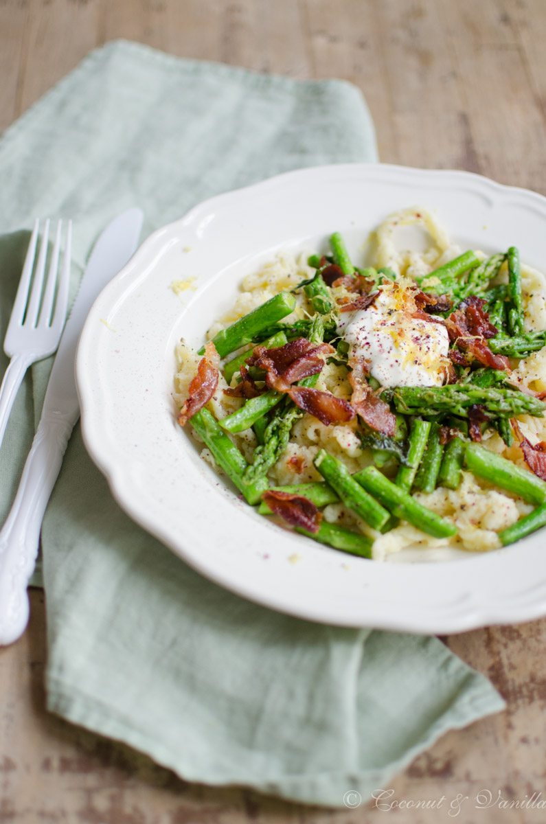 Spätzle-Spargel-Salat mit knusprigem Parmaschinken