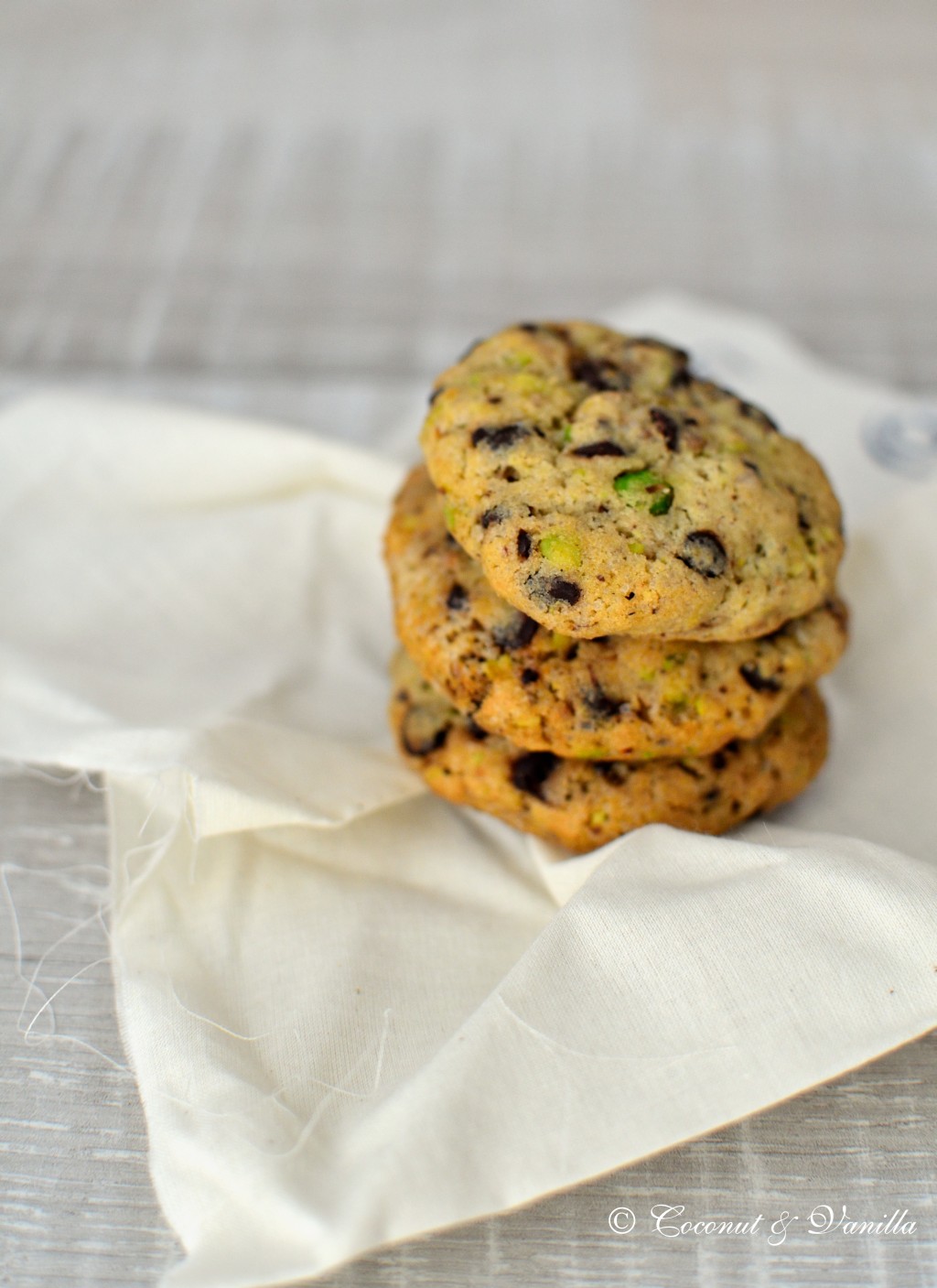 Chocolate Chip Cookies mit Pistazien, dunkler Schokolade und Rauchsalz