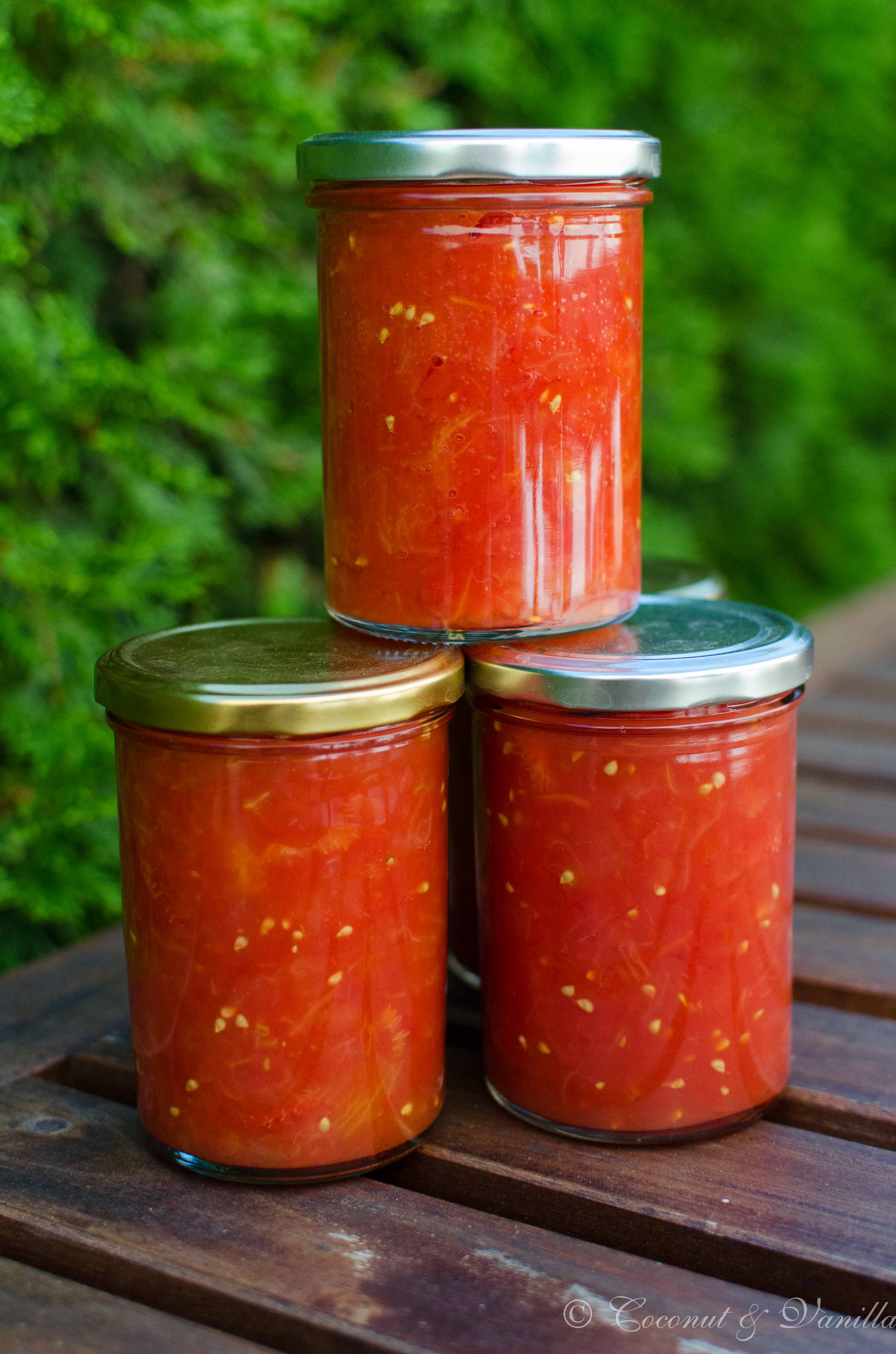 Stückige Tomaten eingemacht - preserved crushed tomatoes by Coconut & Vanilla