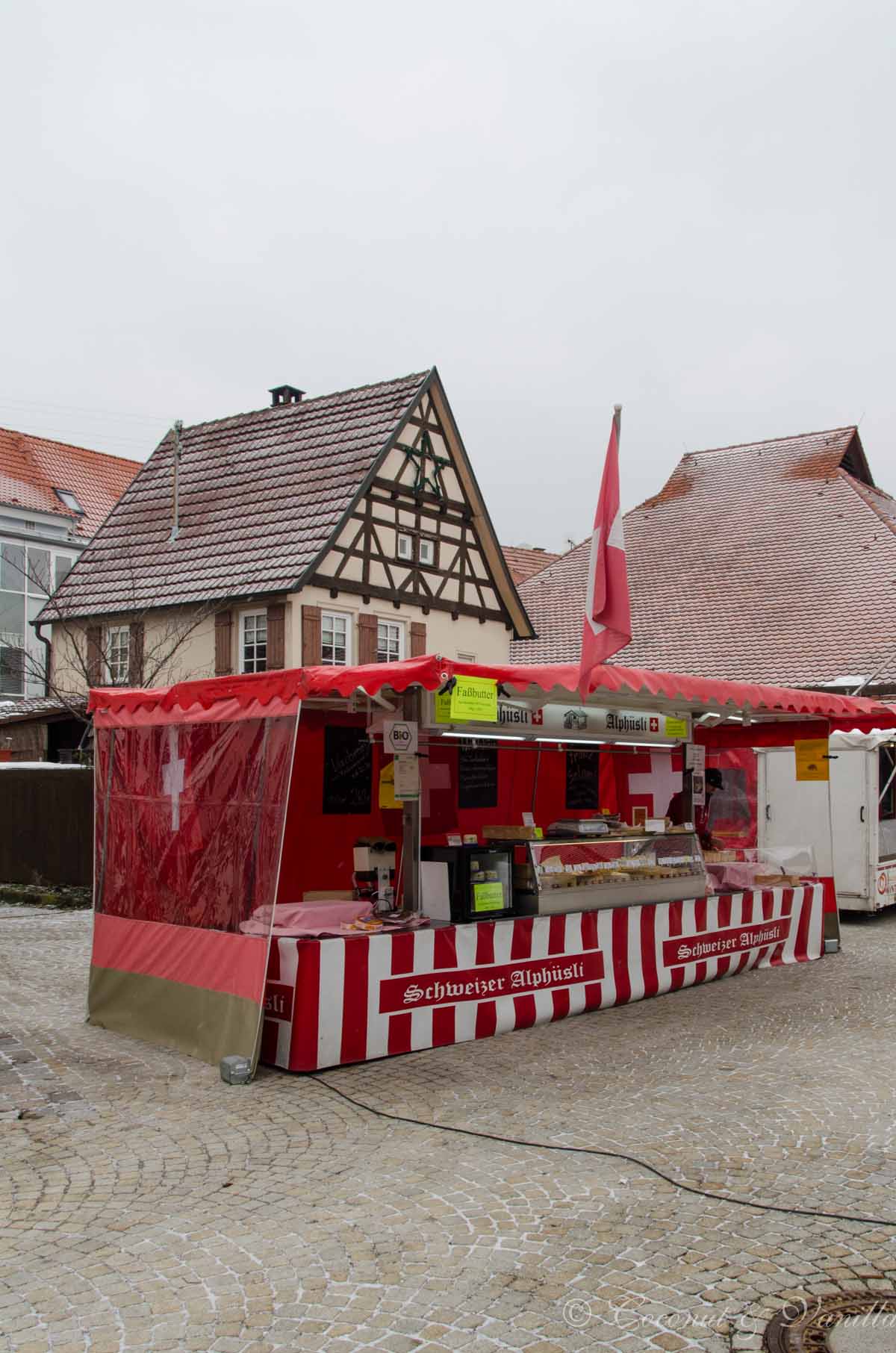 Metzingen Marktplatz, Schweizer Alphüsli