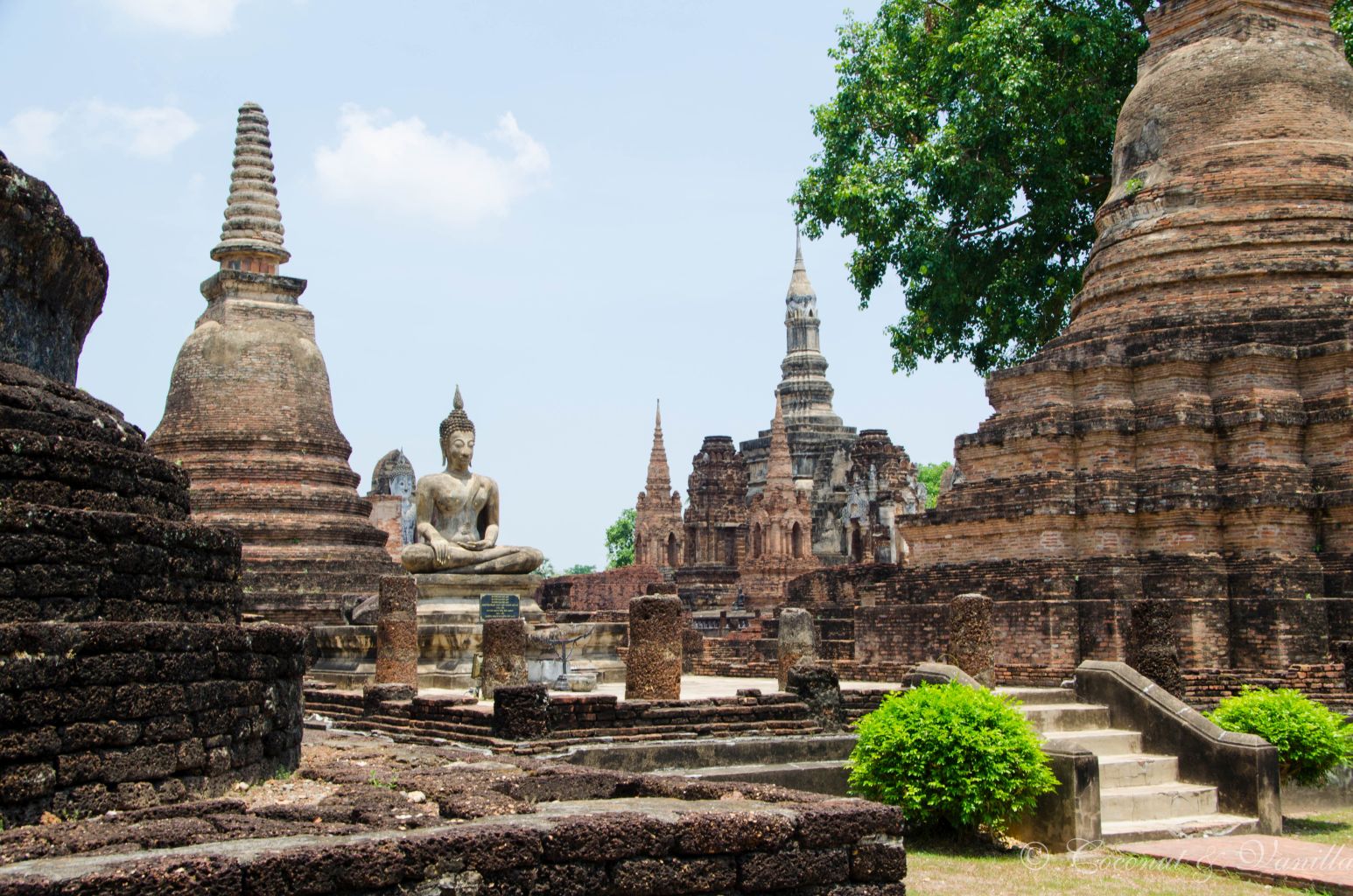 viele Tempel in Alt-Sukhothai by Coconut & Vanilla