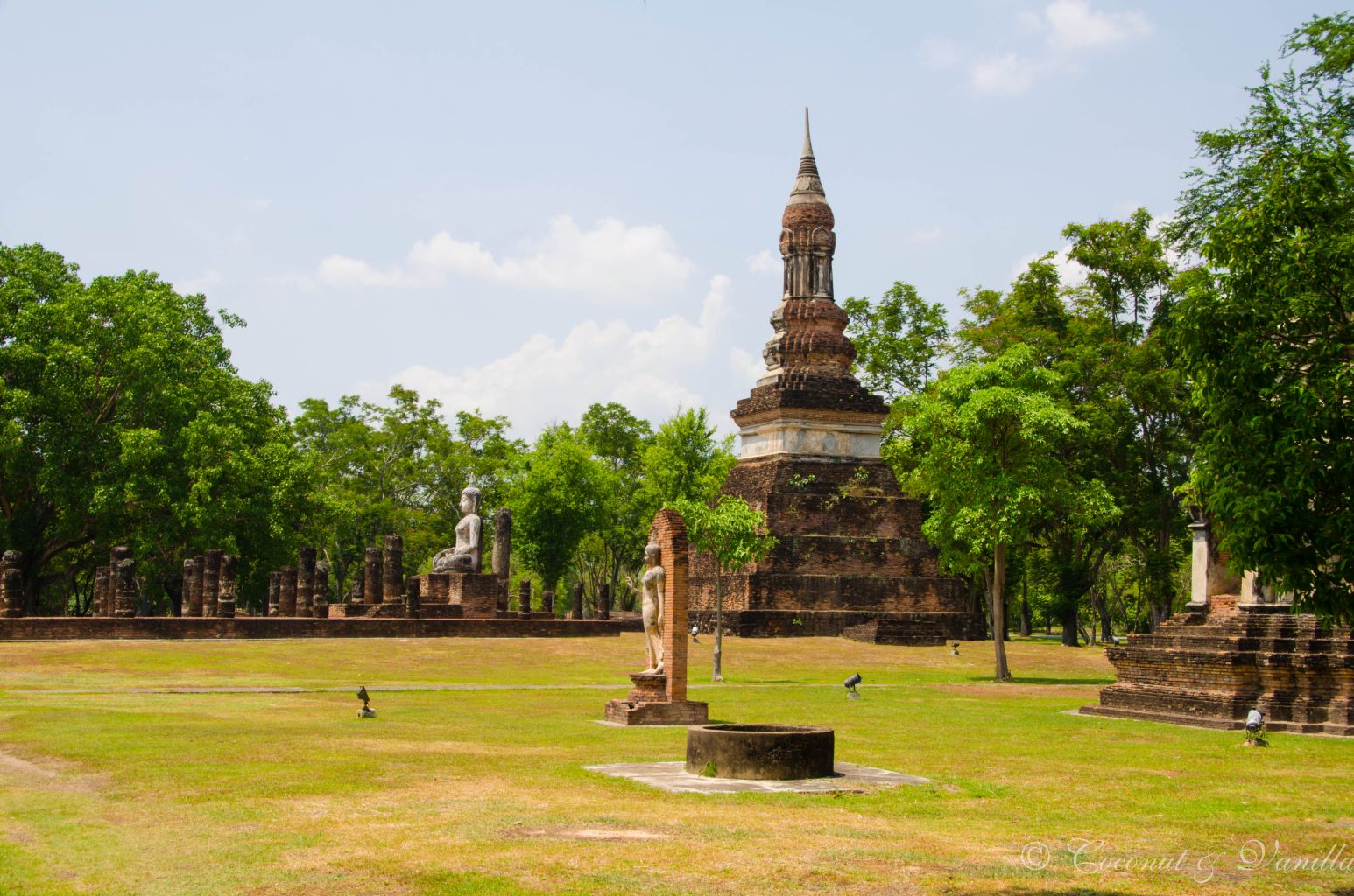 Tempel in Alt-Sukhothai by Coconut & Vanilla