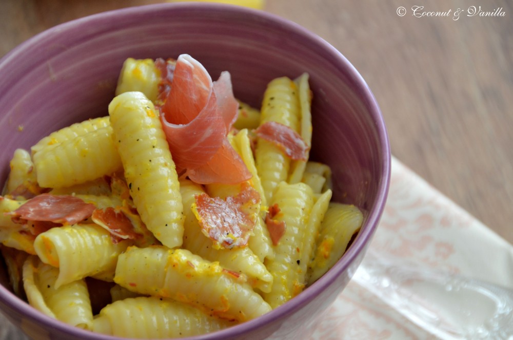 Orangen-Pasta mit Serrano-Schinken 