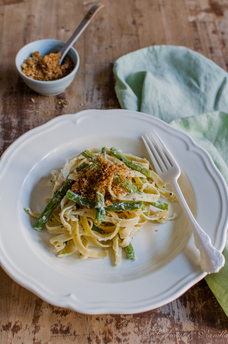 [:de]grüne Bohnen mit Zitronenpasta und Knoblauchbröseln[:en]Green Beans on Lemon Pasta with Garlic Crumbs[:]