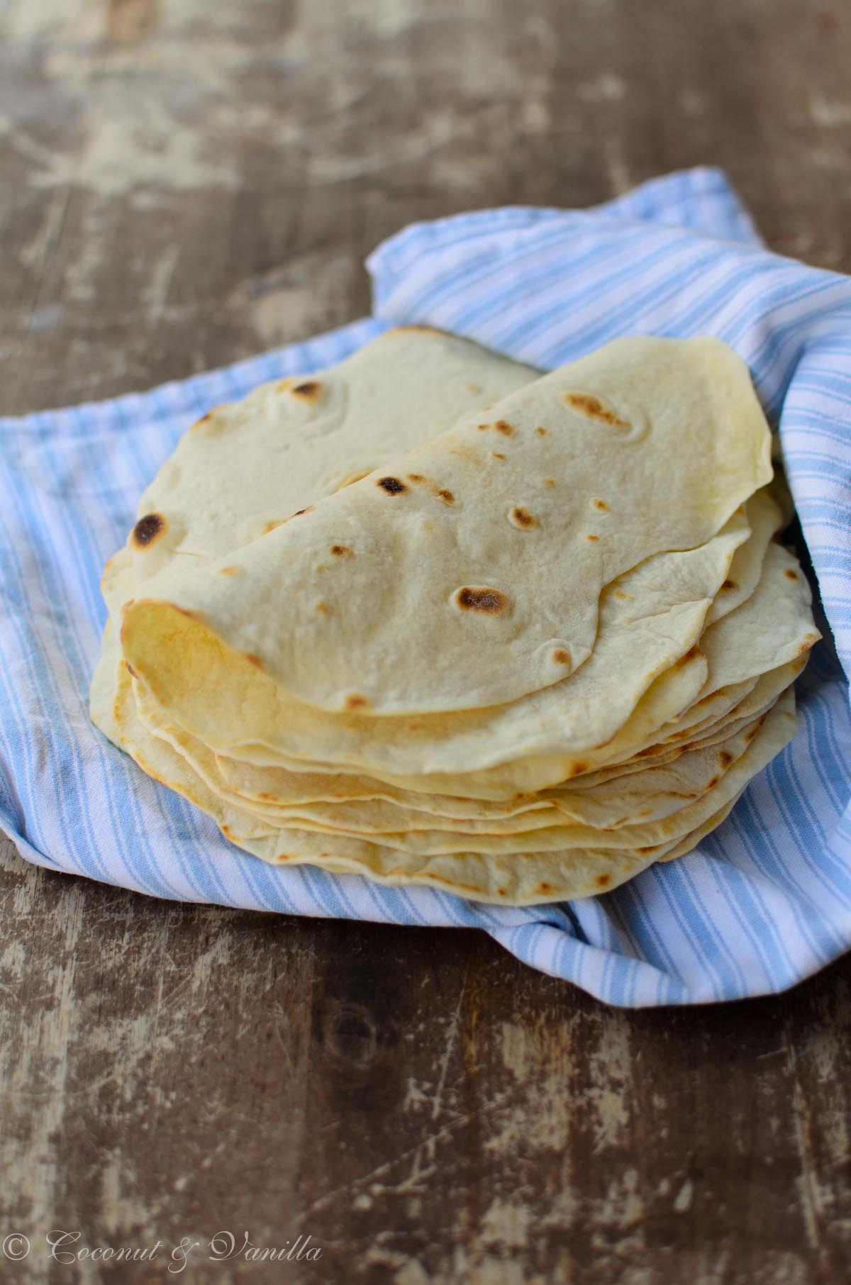 [:de]Back to Basics: selbstgemachte Weizentortillas[:en]Back to Basics: Homemade Wheat Flour Tortillas[:]