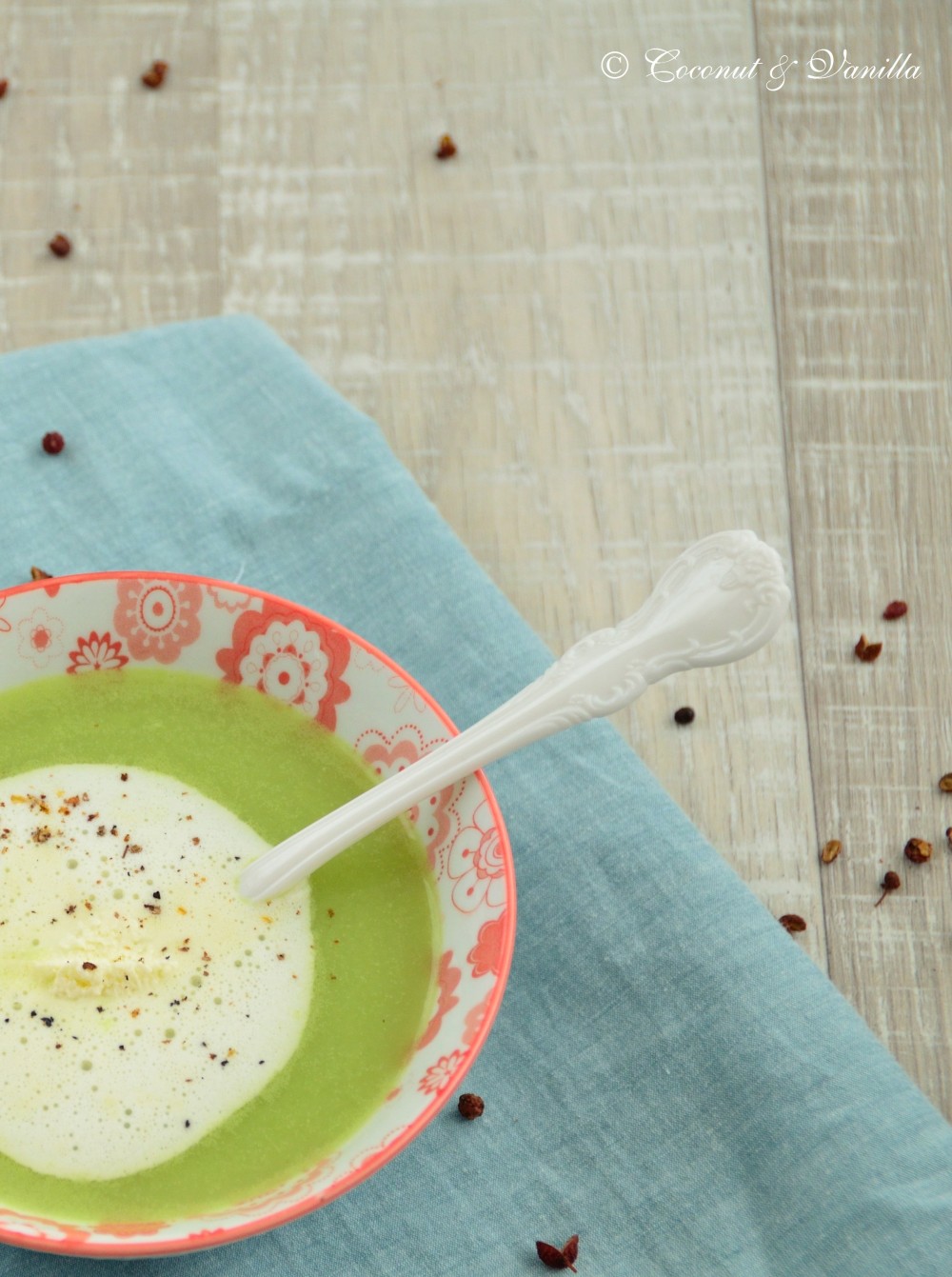 Erbsen-Fenchel-Suppe mit Shrimps und Wasabi-Sahne