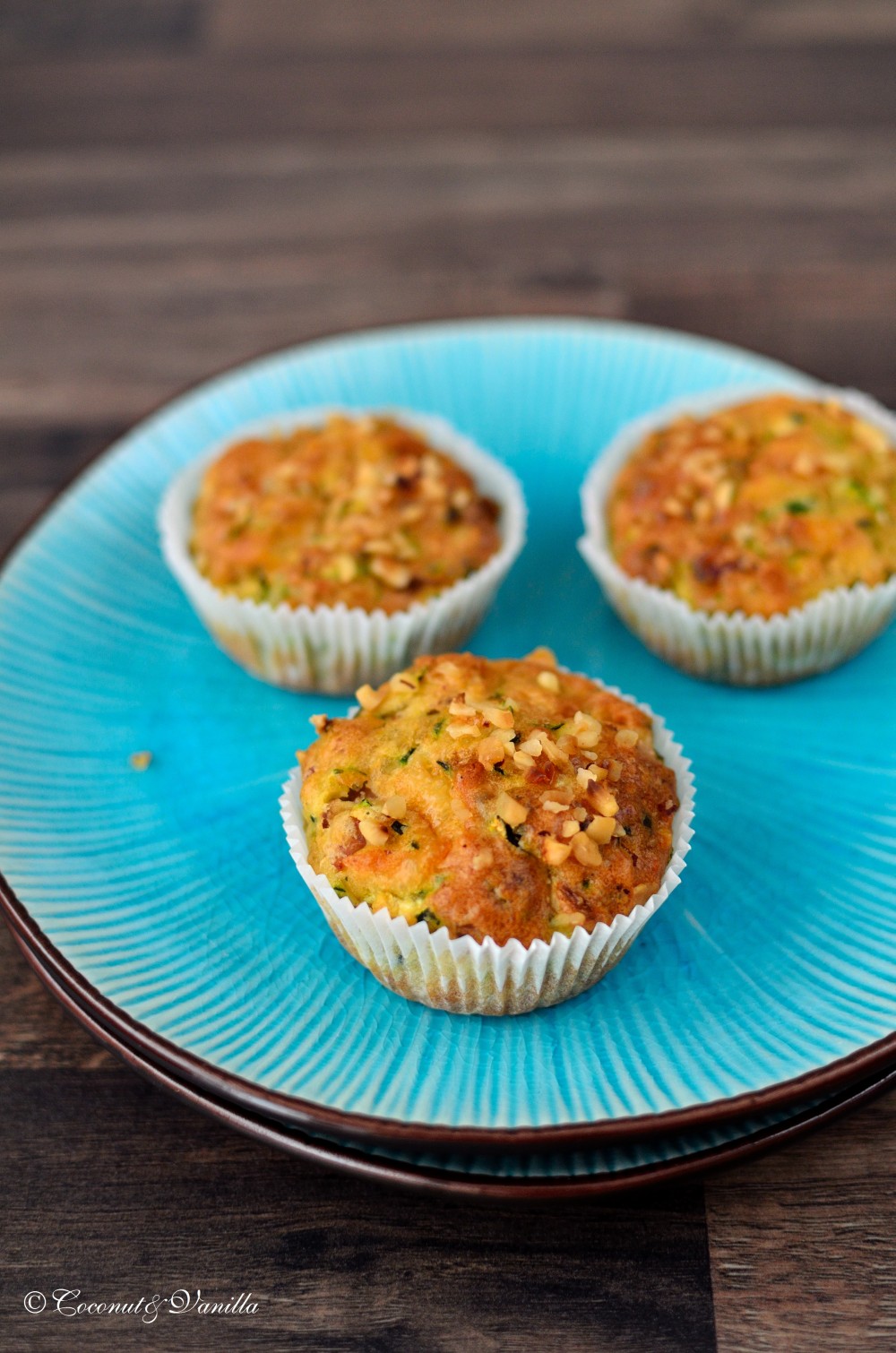 Basil-flavoured zucchini and Comté muffins