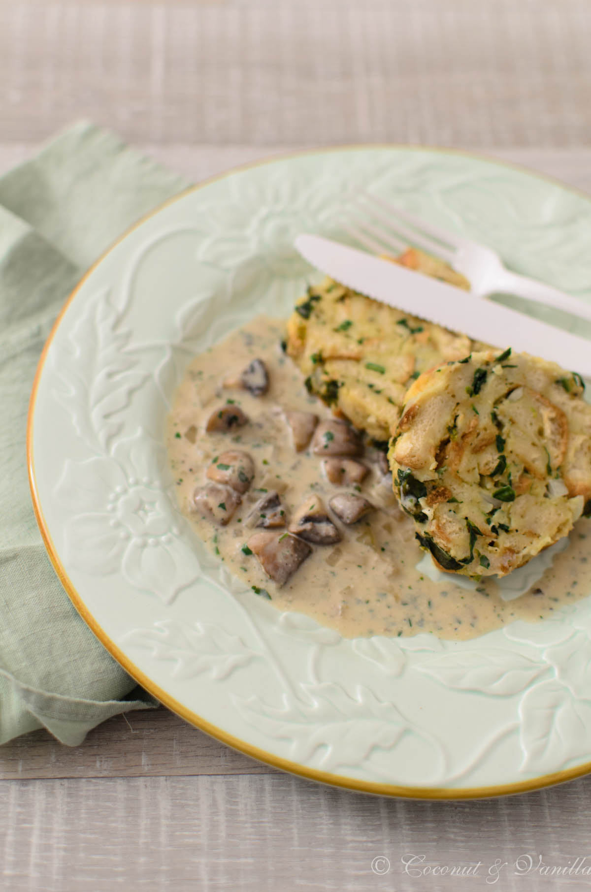 Bärlauch-Semmelknödel mit Pilzsauce