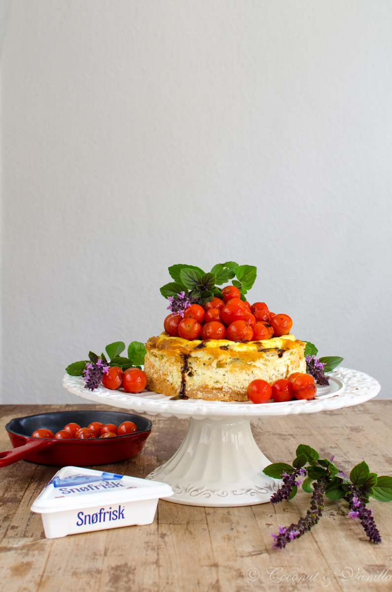 herzhafter Ziegenkäse-Cheesecake mit karamellisierten Kirschtomaten