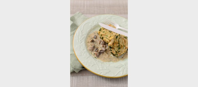 Bärlauch-Semmelknödel mit PilzsauceBread Dumplings with Wild Garlic and Mushroom Sauce