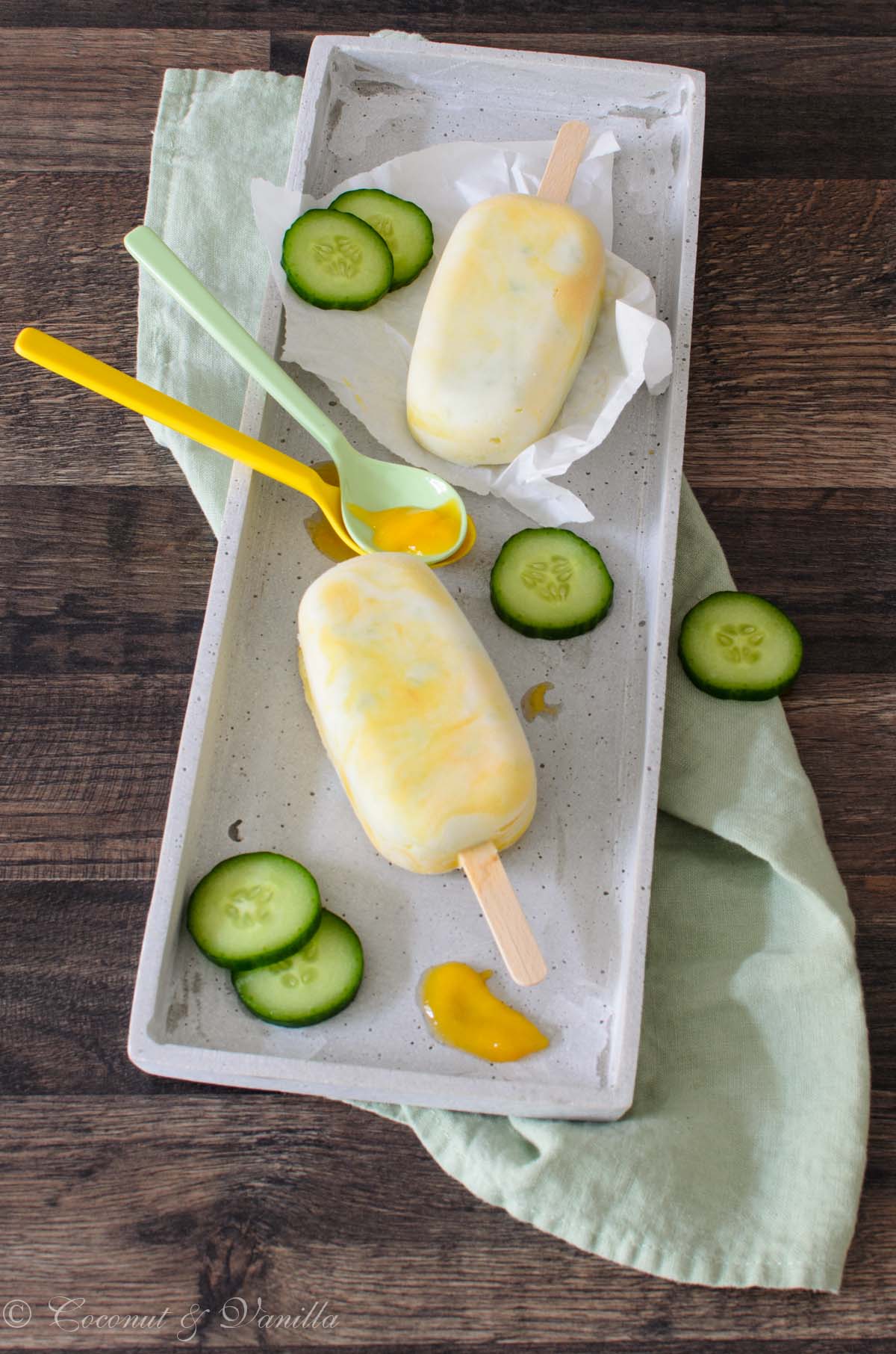 Joghurt-Gurken Ice Pops mit MangoYogurt-Cucumber Ice Pops with Mango