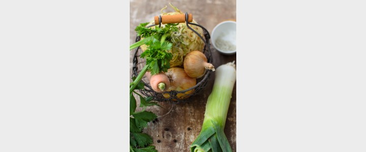 Back to Basics: Selbstgemachte GemüsebrüheBack to Basics: Homemade Vegetable Broth