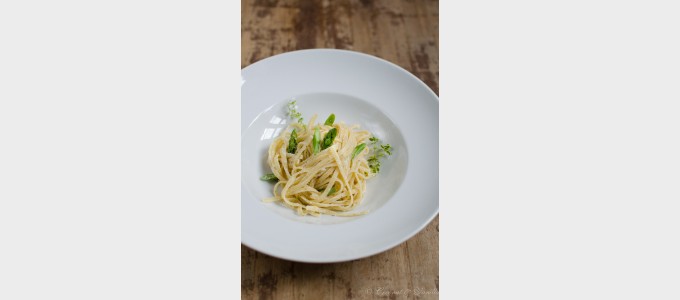 Schnelles Abendessen: Pasta mit grünem Spargel und ZiegenkäseQuick and easy dinner: Pasta with Asparagus and fresh Goats Cheese