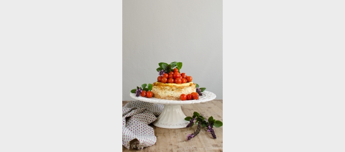 [:de]herzhafter Ziegenkäse-Cheesecake mit karamellisierten Balsamico-Tomaten[:en]Savoury Goats Cheesecake with Caramelized Balsamico Tomatoes[:]